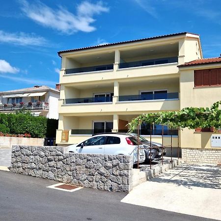 Apartmani Krajinovic Krk Town Exterior photo
